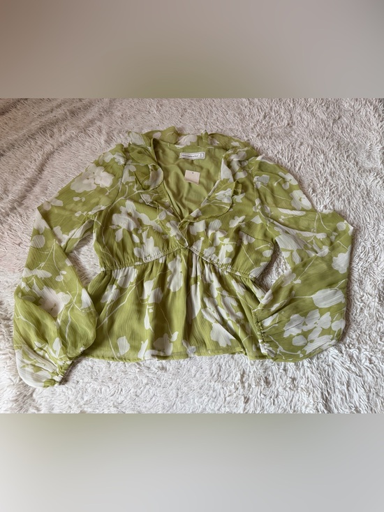 Abercrombie & Fitch Tops - NWT Abercrombie & Fitch green floral blouse long sleeves and ruffle  size S